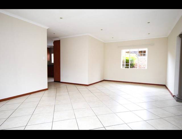 3 BEDROOM TOWNHOUSE FOR SALE IN THATCHFIELD